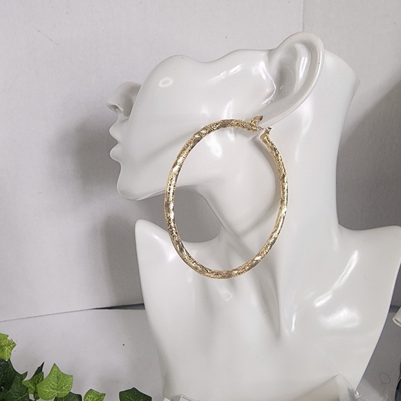 Large Gold Hoop Earrings Shimmer Style Design - Picture 6 of 7